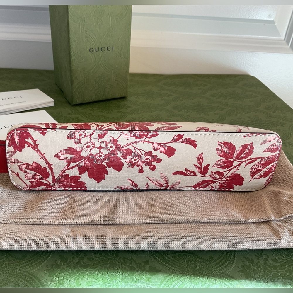 Beautiful New in Box Gucci Flora Herbarium Pouch retail $599 - Picture 4 of 13